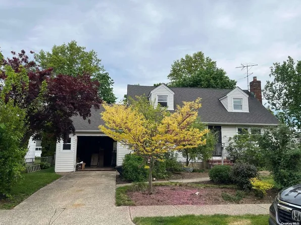 1189 Alcyon, Uniondale, NY 11553