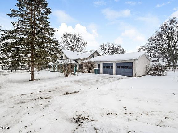 2nd image of 4581 Leonard St