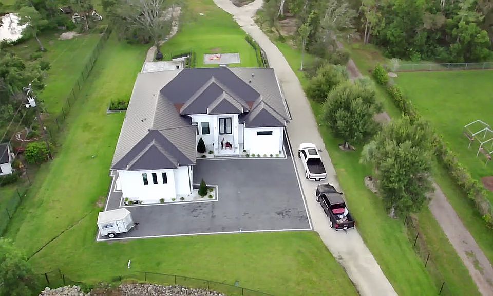 1st image of 15660 S Pebble Ln