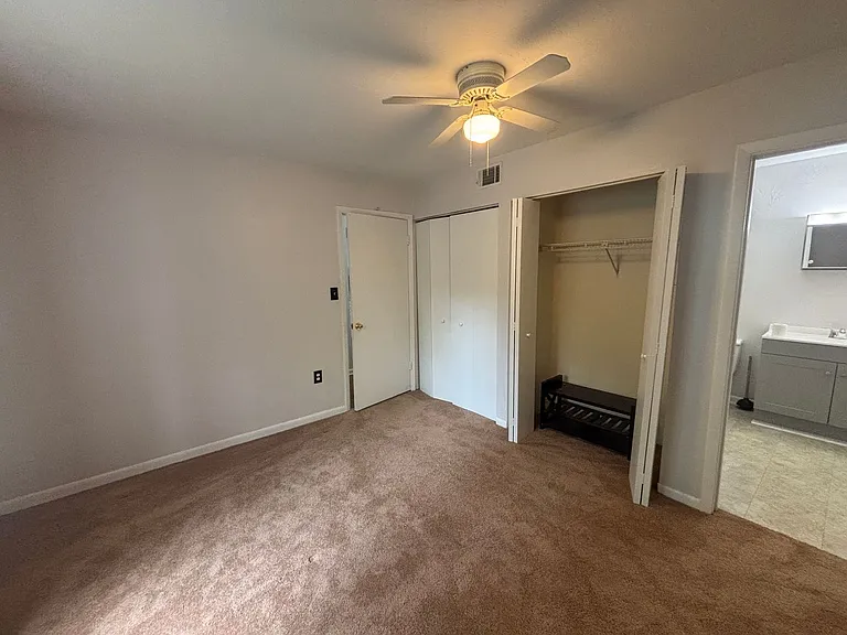 81 SE 16th Ave #D103 — Photo 4