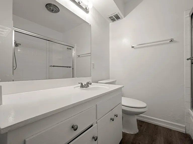 523 S Mariposa — Photo 11