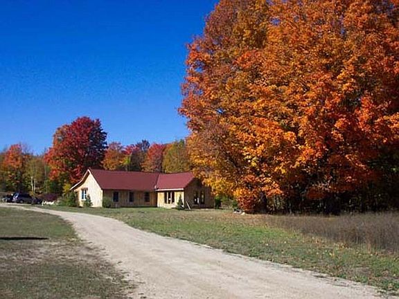 300 foot driveway : House is not visible from the road.