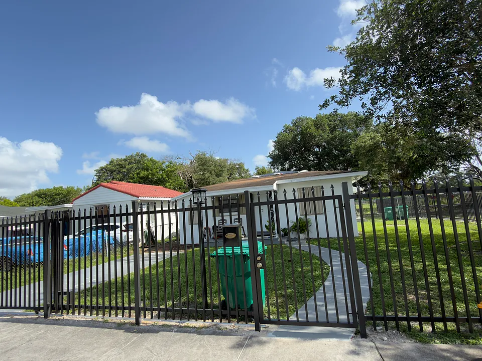 1101 NW 77th St