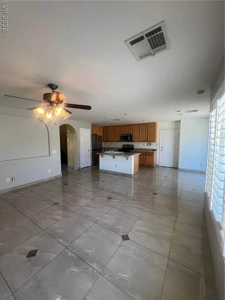3 bed, 2.5 bath, 1896 sqft, $2,200 — Photo 4