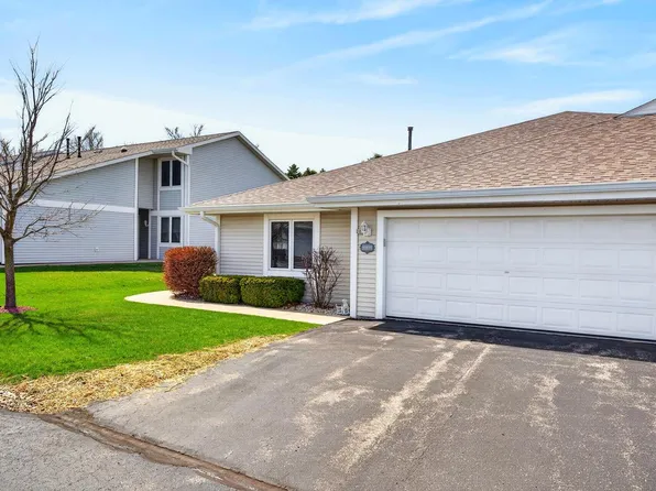 207 Hartford SQUARE, Hartford, WI 53027