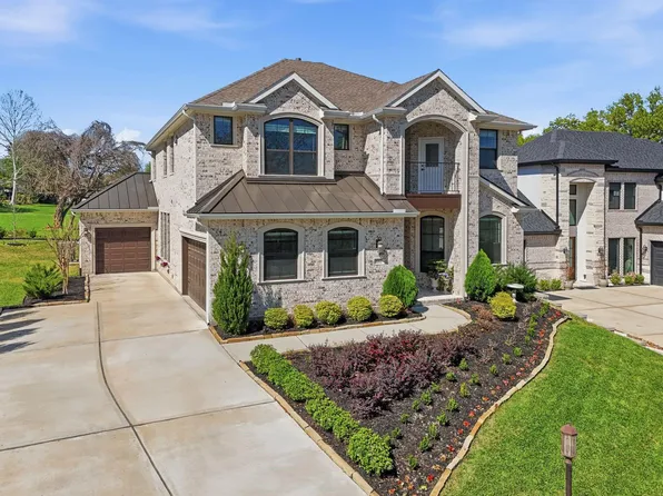 310 Edgewood Dr, Montgomery, TX 77356