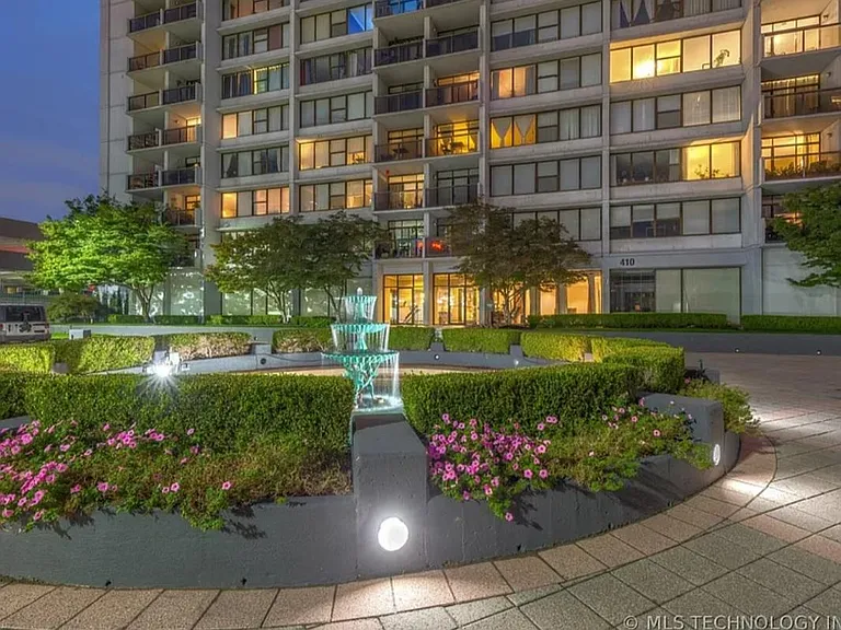 450 W 7th St #1104 — Photo 25