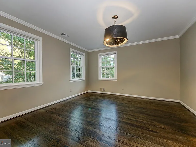 4509 Tournay Rd — Photo 9