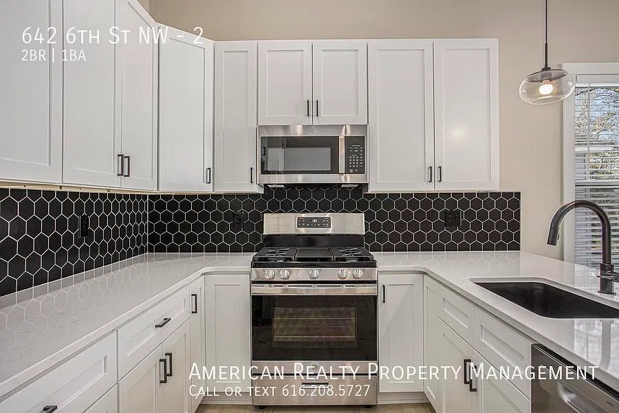 2 bed, 923 sqft, $1,900 — Photo 4