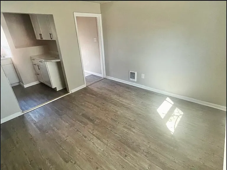 912 Baltic St — Photo 3