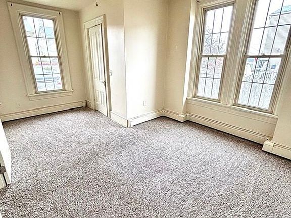 5th image of 313 Walnut St APT 1