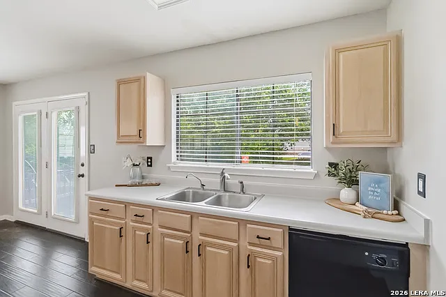 3 bed, 2.0 bath, 1518 sqft, $1,710 — Photo 3