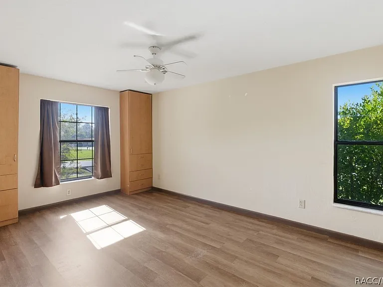 3632 N Honeylocust Dr — Photo 10
