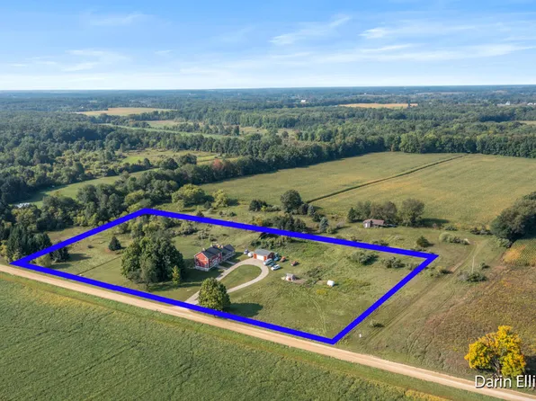 6105 Westbrook Rd, Ionia, MI 48846