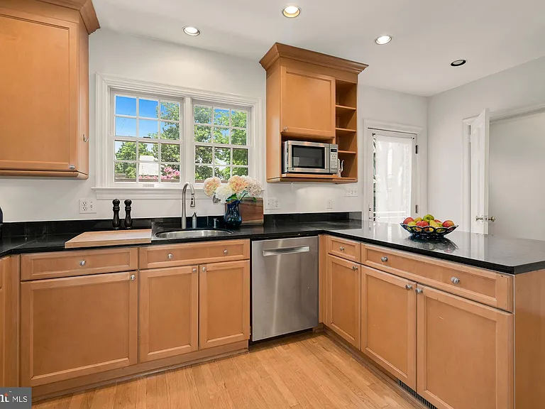 4505 Alton Pl NW — Photo 10