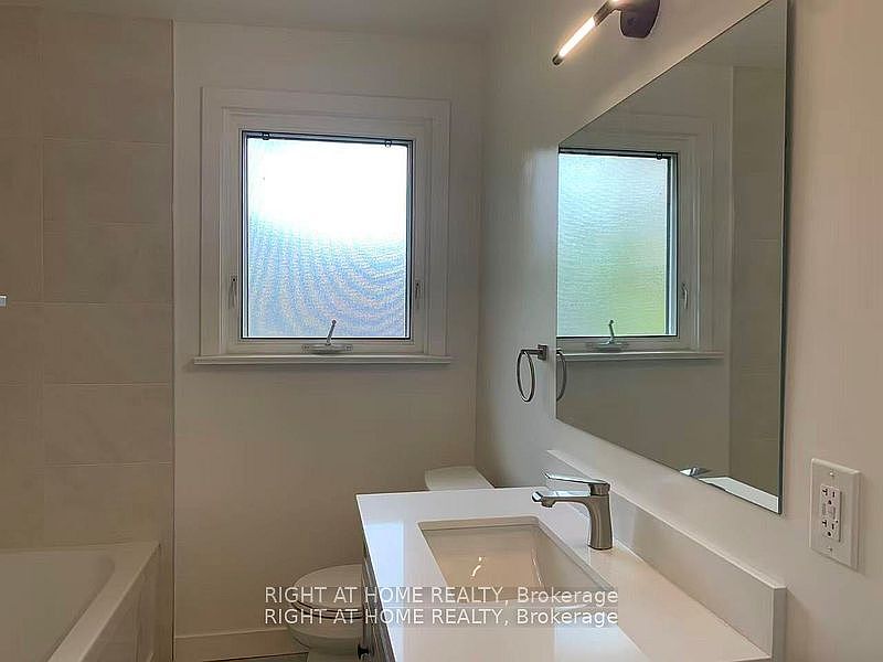 Toronto House for rent - 4 Bedrooms — photo 11