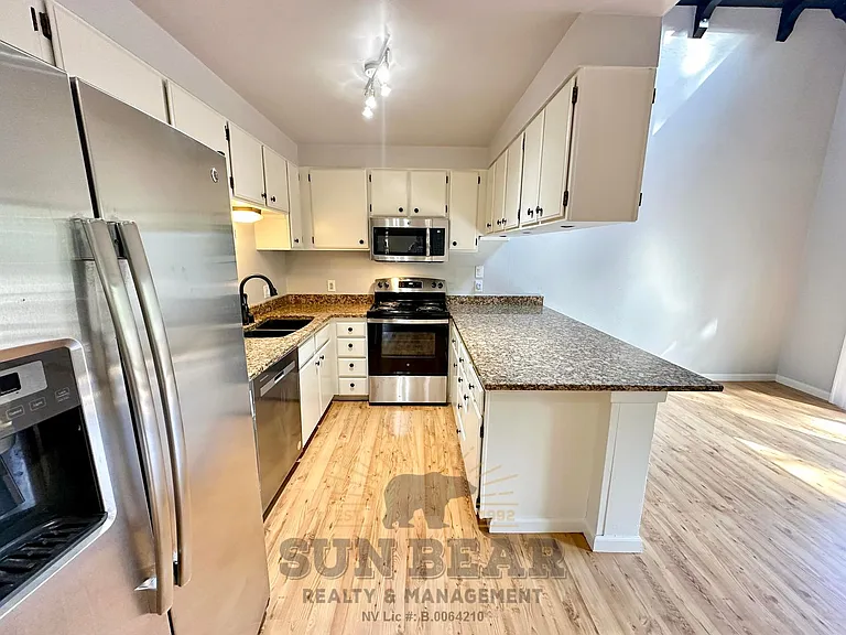 1300 Arosa Ct — Photo 4