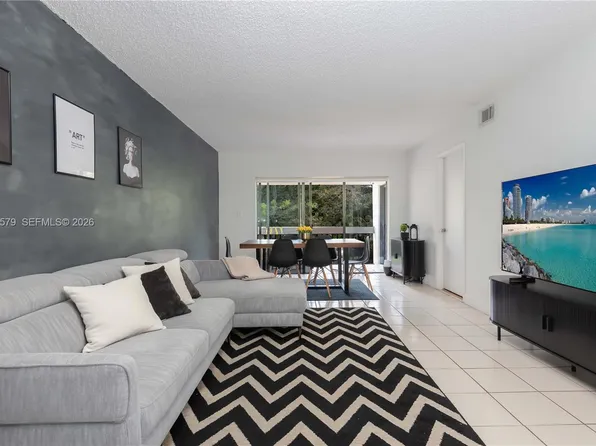8885 Fontainebleau Blvd APT 205, Miami, FL 33172