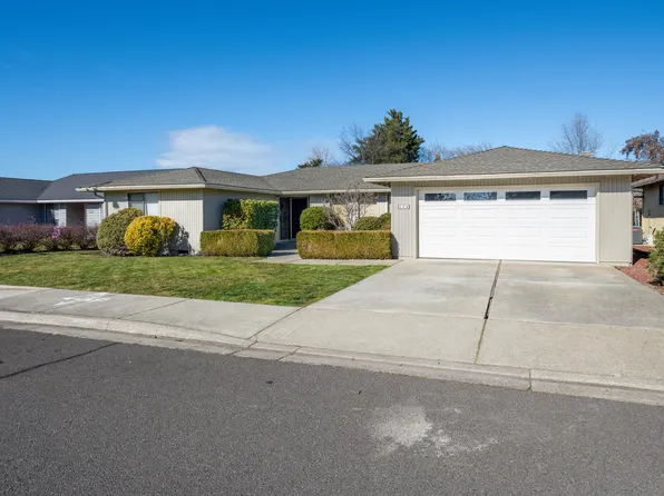 540 Golf View Dr, Medford, OR 97504