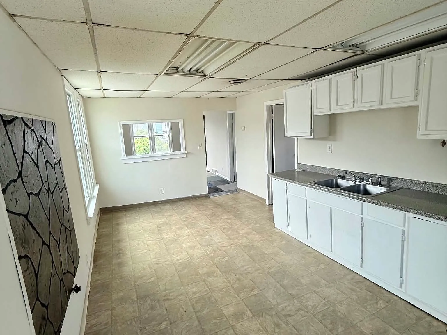 3 bed, 735 sqft, $1,200 — Photo 4