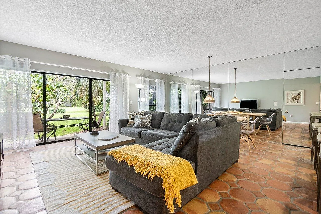 1 bed, 1.0 bath, 900 sqft, $1,950 — Photo 1