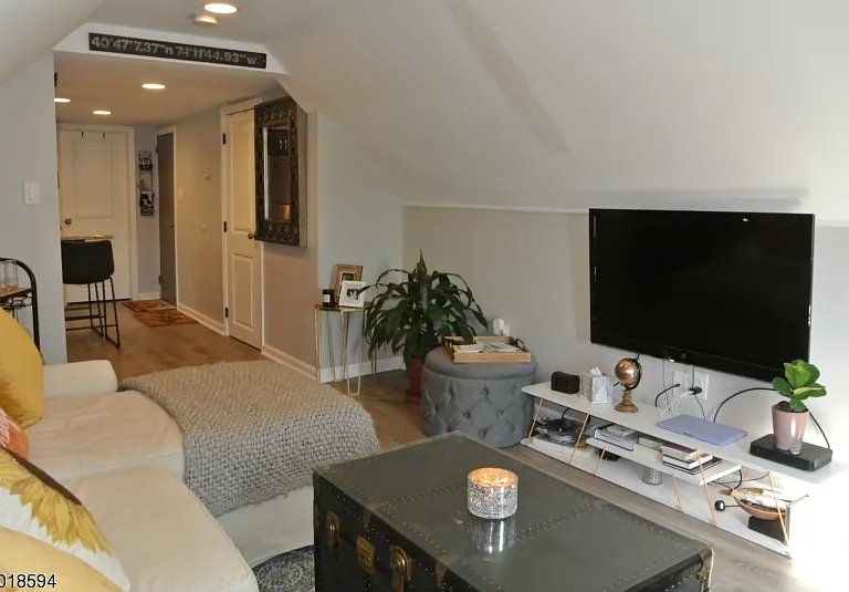 11 Delaware Pl #3 — Photo 8