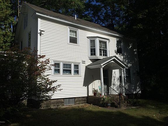 3rd image of 38 Pearl St