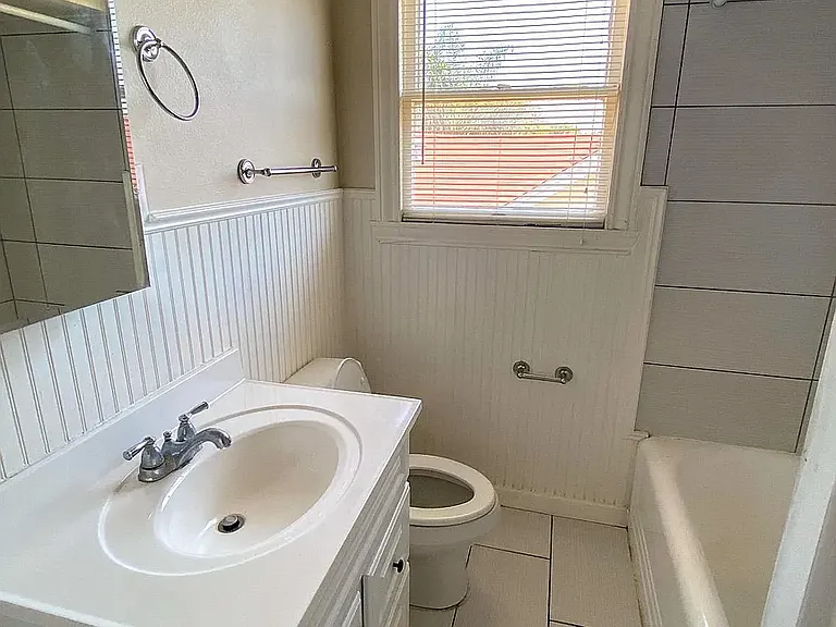 2053 W Gramercy Pl #1 — Photo 17