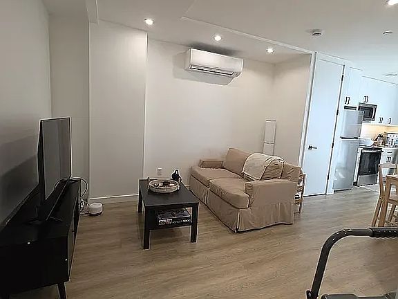 2nd image of 313 Linden St #5L