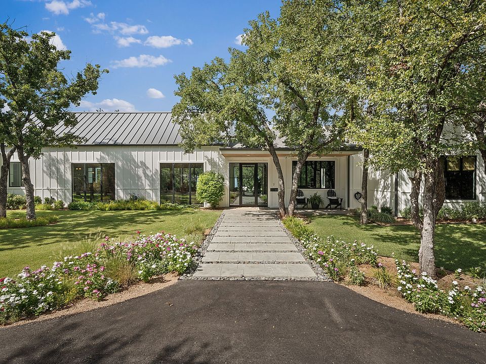 1st image of 111 Fawn Trail Cir