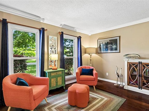 4th image of 3550 Meadow Lake Dr W