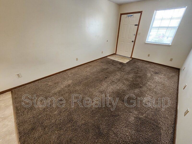 2nd image of 820 Poplar St #8