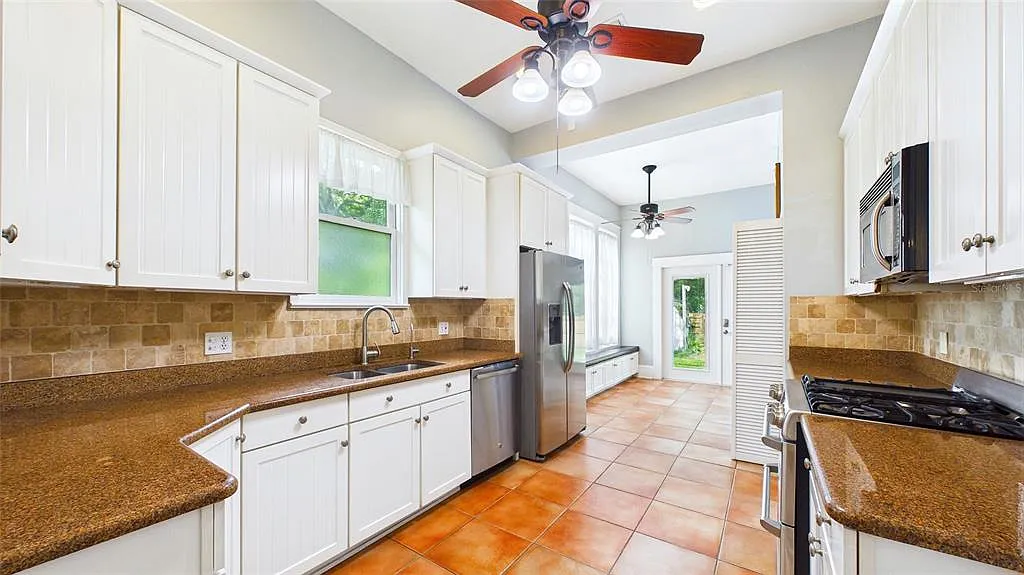 3 bed, 2.0 bath, 1906 sqft, $3,400 — Photo 4