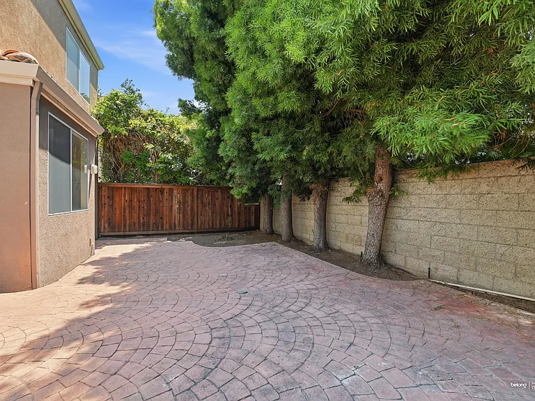 51 Barbados Dr — Photo 5