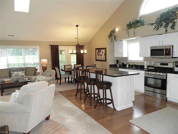 4th image of 583 Daleview Dr