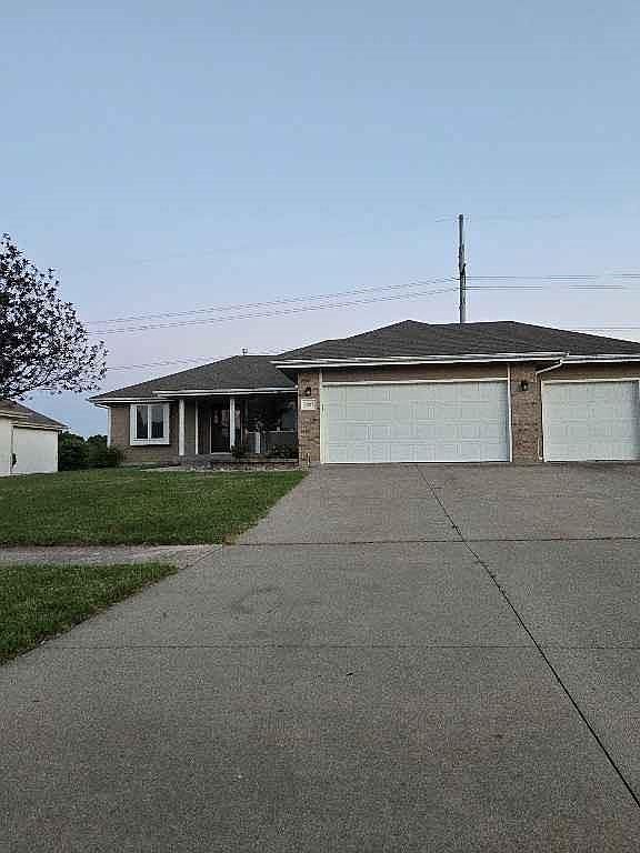 3927 SW 40th Ter