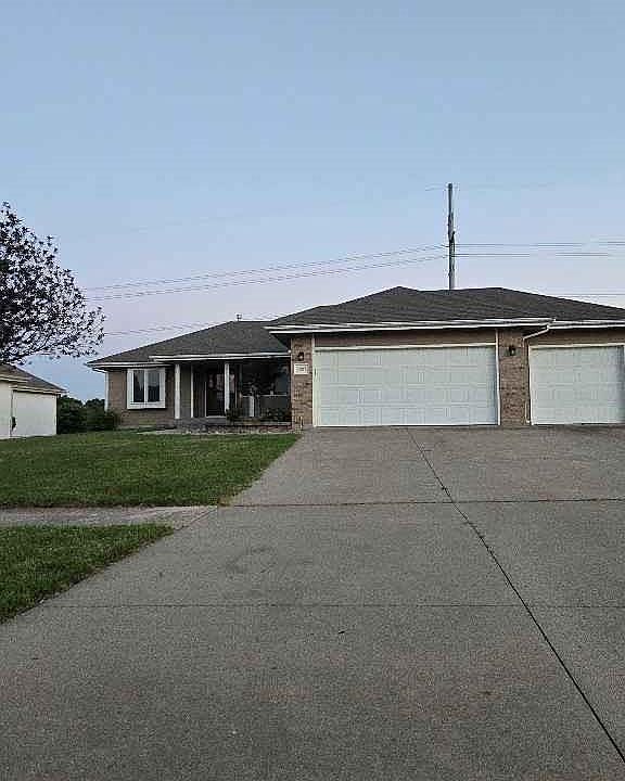 1st image of 3927 SW 40th Ter