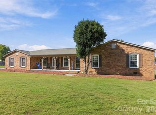 106 White Plains Dr, Kings Mountain, NC 28086