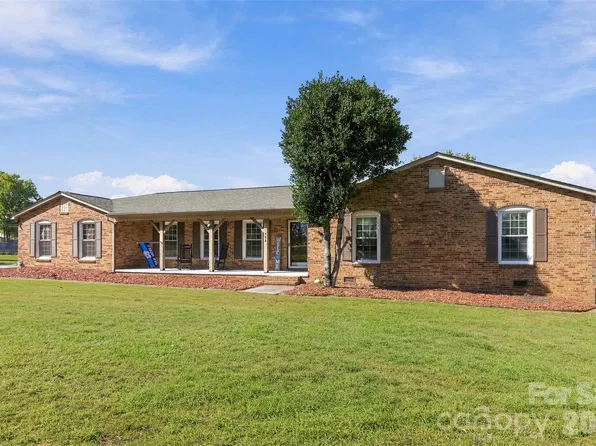 106 White Plains Dr, Kings Mountain, NC 28086
