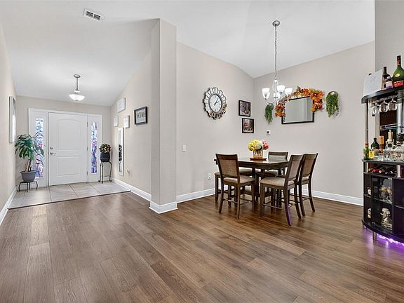 4th image of 383 BUCHANNAN DRIVE