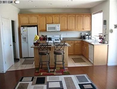 2nd image of 710 Lincoln Park