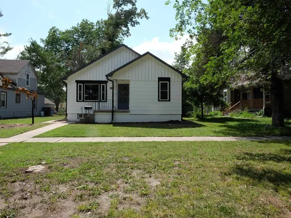 215 Poplar St, Halstead, KS 67056