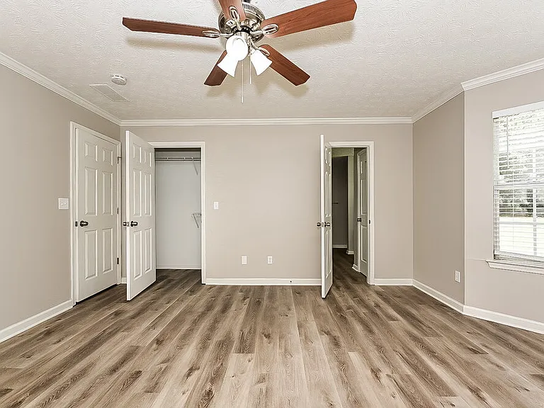 611 Longstreet Ln — Photo 13