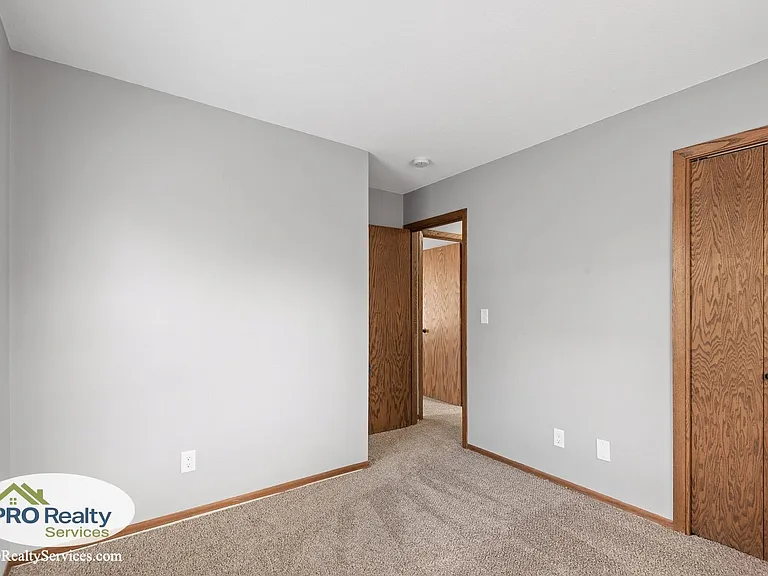 630 Grafton Ave N — Photo 9
