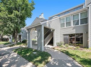 8811 W 106th Ter, Overland Park, KS 66212