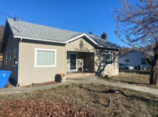 903 N 2nd Ave, Gold Hill, OR 97525