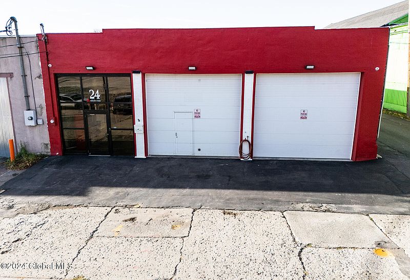 2nd image of 24 Thatcher Street