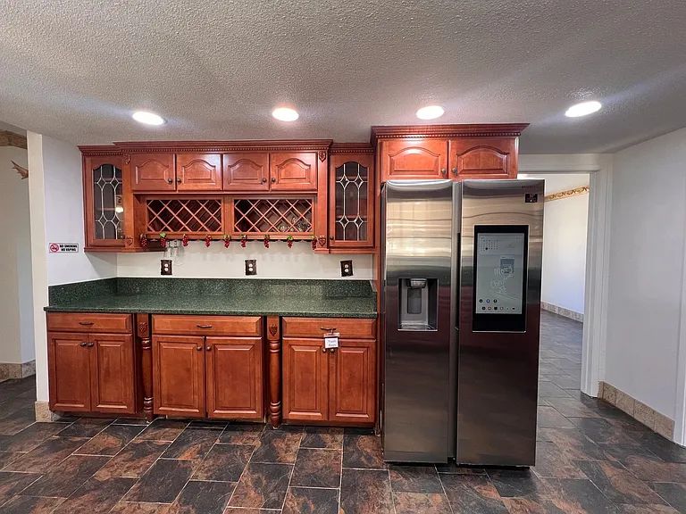 912 Yosemite Ln — Photo 12