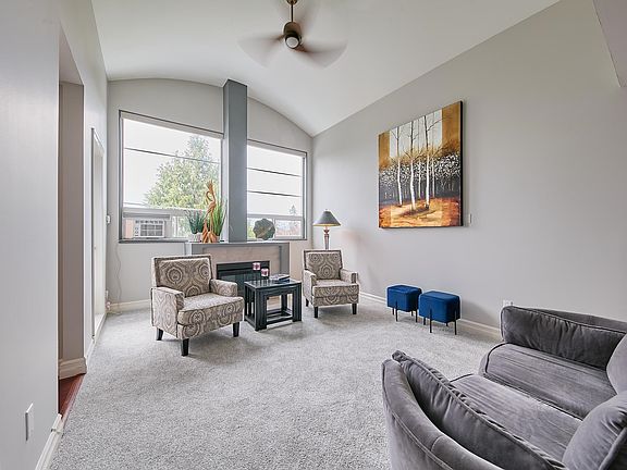 4th image of 11519 Burnett St #405