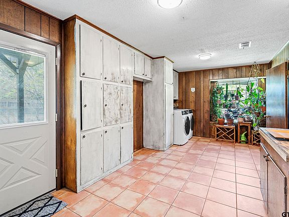4th image of 1006 Spring St